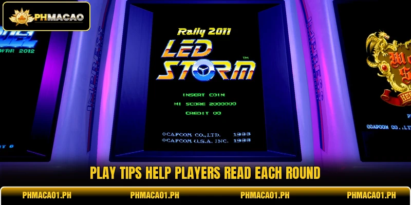 Play tips help players read each round